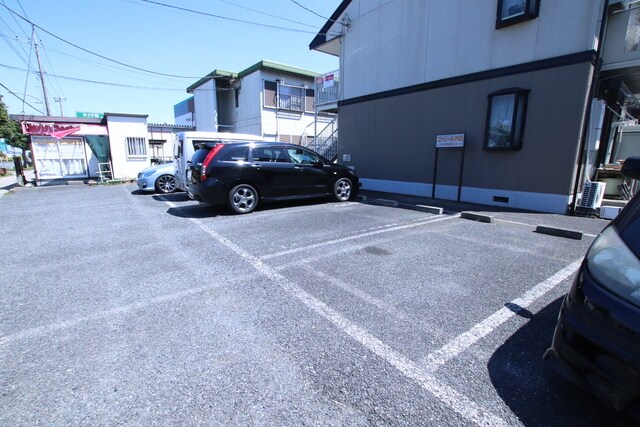 物件外観写真3　(駐車場　空き要確認)