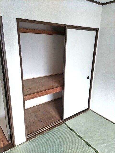 物件内観写真24　(和室の収納です♪)