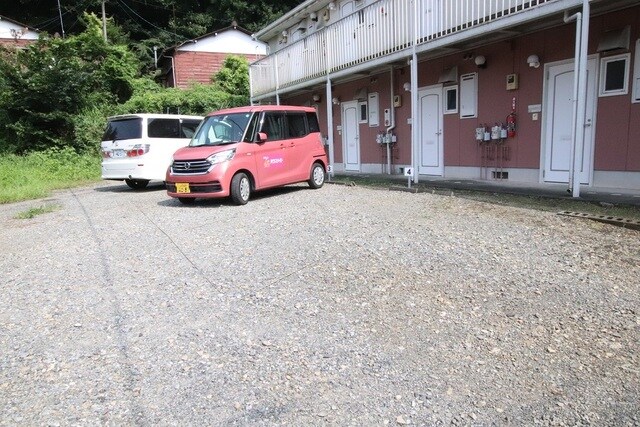 物件外観写真4　(駐車場（要空き確認）)