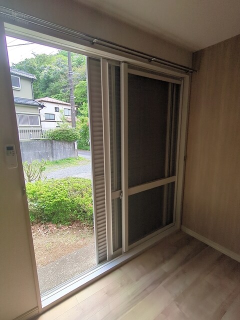 物件内観写真10　(シャッター雨戸です♪)