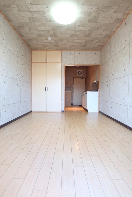 物件内観写真7　(6帖の洋室)