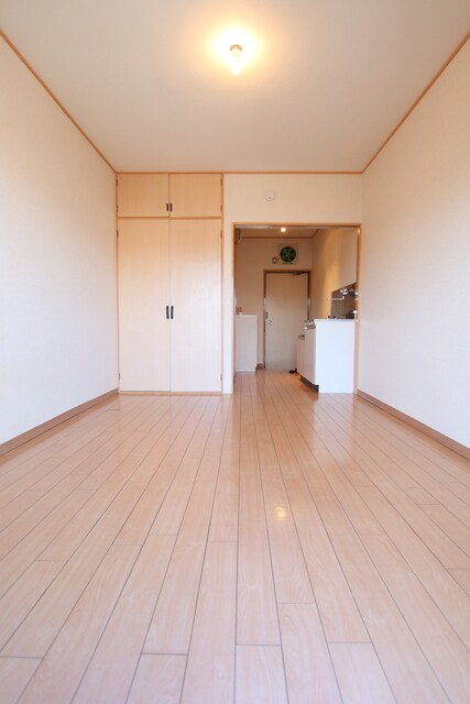 物件内観写真7　(6帖の洋室)