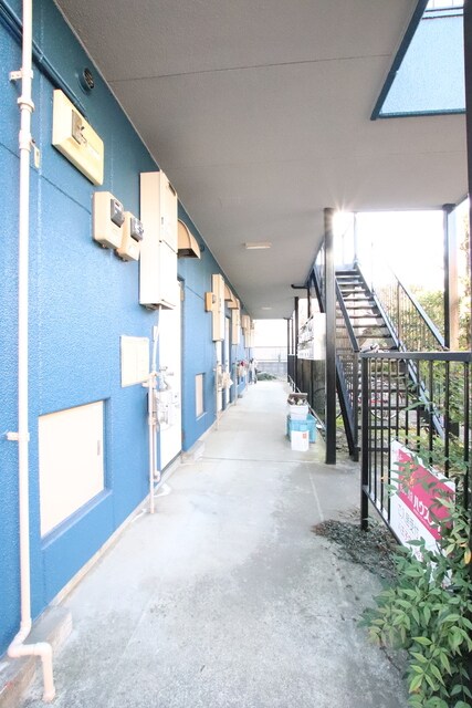 物件外観写真4　(建物廊下)