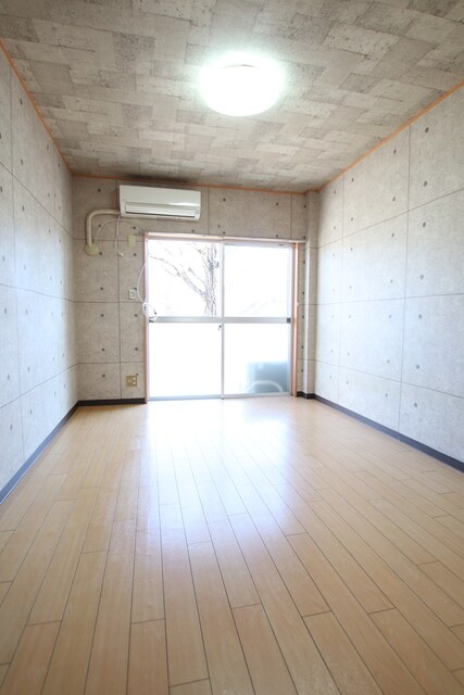 物件内観写真16　(6帖の洋室)