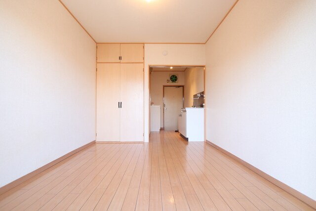 物件内観写真19　(6帖の洋室)