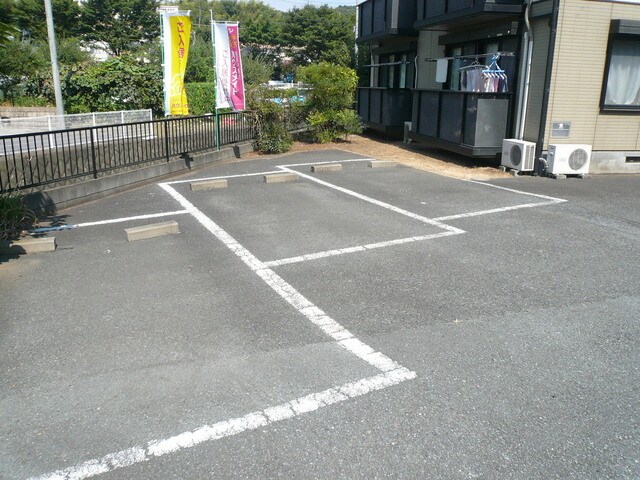 物件外観写真2　(駐車場あります（空き要確認）！)