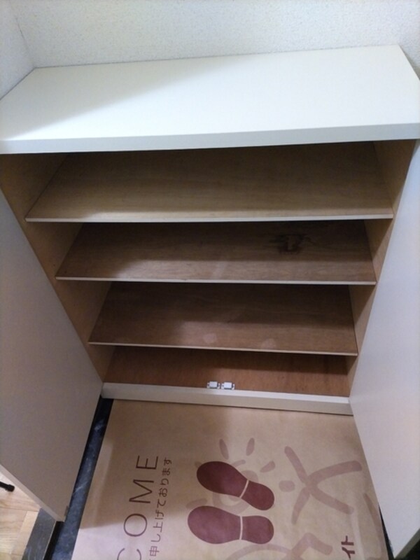 玄関(シューズボックスです♪)