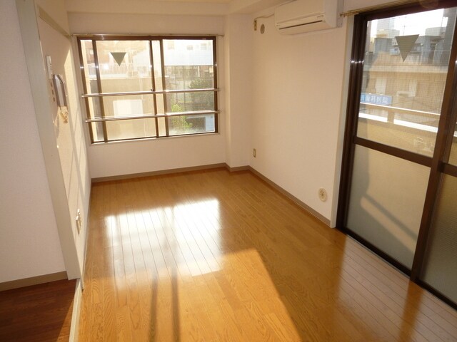 物件内観写真8　(居室部分)