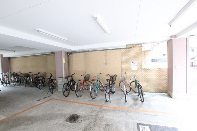 物件外観写真6　(駐輪場♪)
