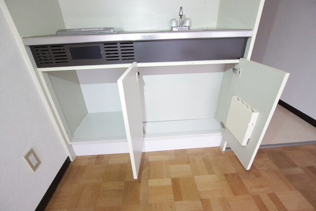 物件内観写真13　(キッチン下収納♪)