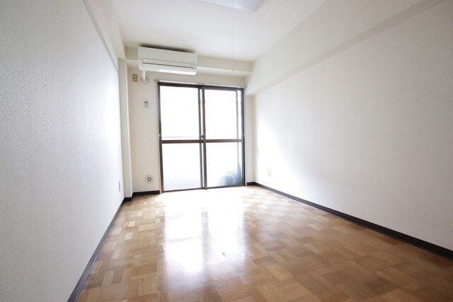 物件内観写真21　(5.8帖の洋室♪)