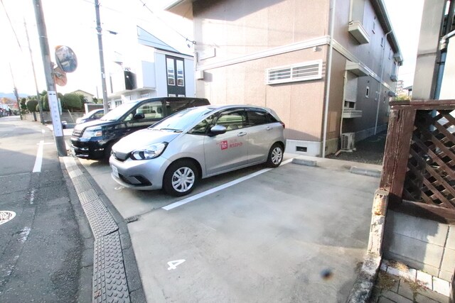 物件外観写真6　(駐車場（要空き確認）)