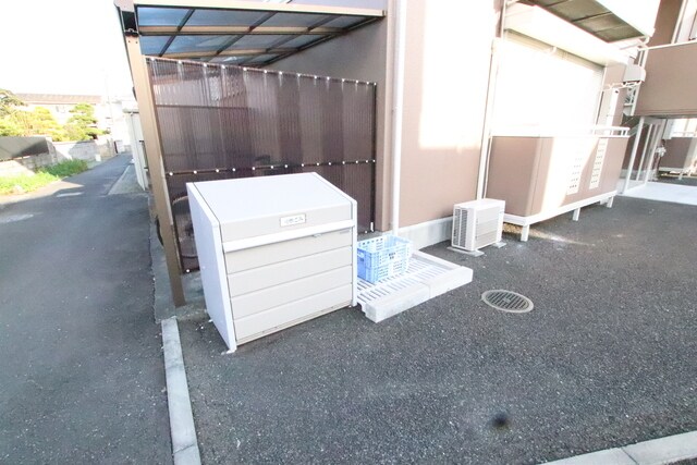 物件外観写真7　(ゴミ置き場♪)