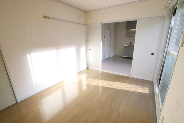 寝室(別角度からの洋室♪)