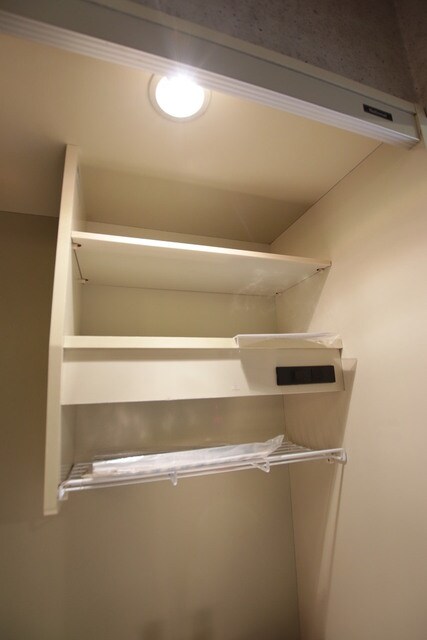 物件内観写真13　(キッチン上の収納スペースです。)
