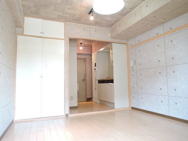 物件内観写真13　(大きめクローゼットが便利♪)