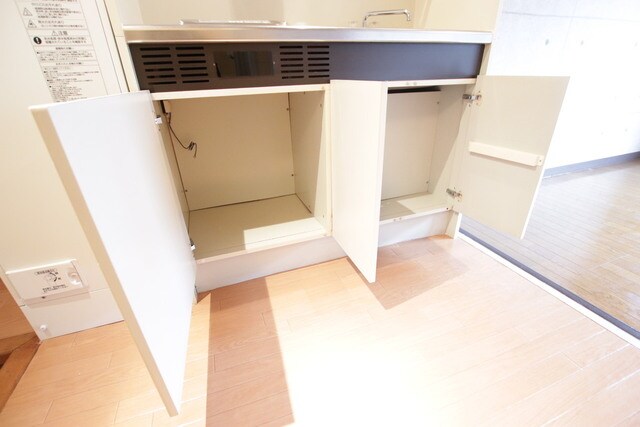 物件内観写真16　(キッチン下収納です。)