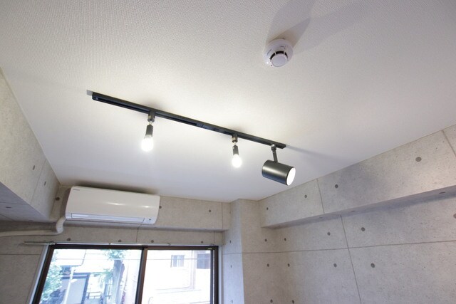 物件内観写真20　(照明ついてます。)