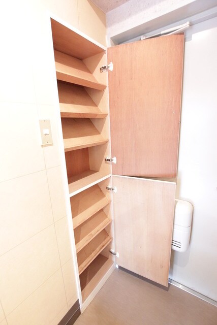 物件内観写真24　(便利なシューズボックスございます。)