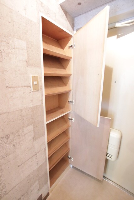 物件内観写真25　(便利なシューズボックスです。)