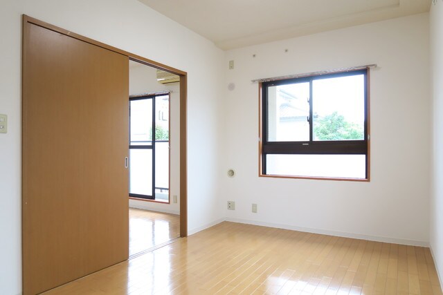 物件内観写真12　(洋室)