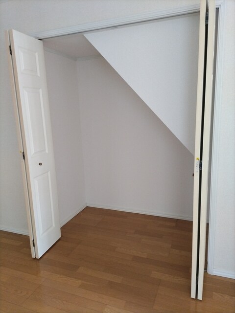 物件内観写真16　(リビングの収納です)