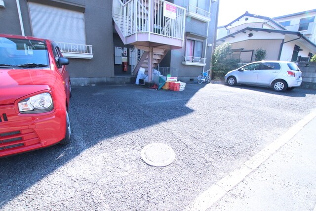 物件外観写真4　(駐車場（要空き確認）)