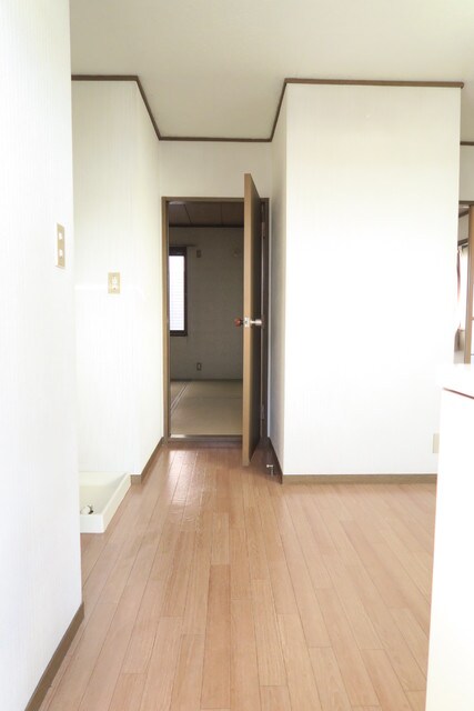 物件内観写真4　(玄関部分)