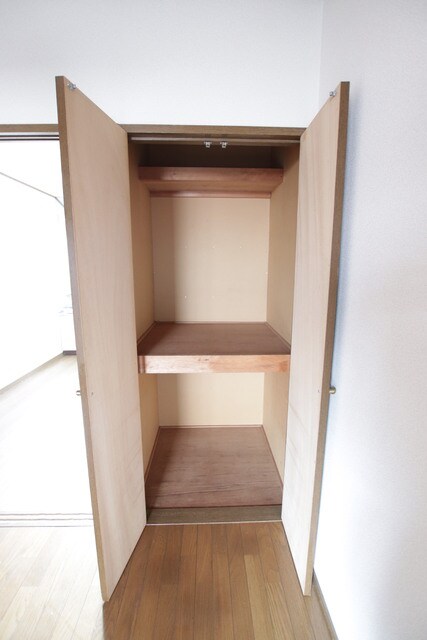 物件内観写真10　(収納スペースです。)
