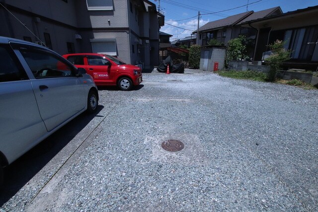物件外観写真3　(駐車場（要空き確認）)