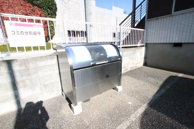 物件外観写真1　(ゴミ置き場)