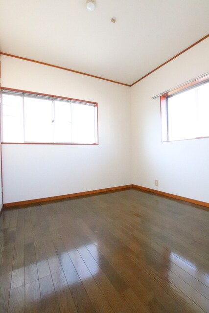 物件内観写真5　(4.5帖濃洋室♪)