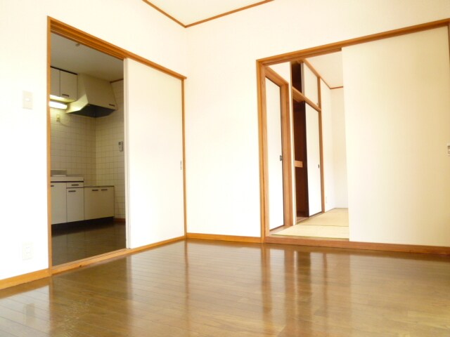 物件内観写真5　(フローリングのお部屋です♪)