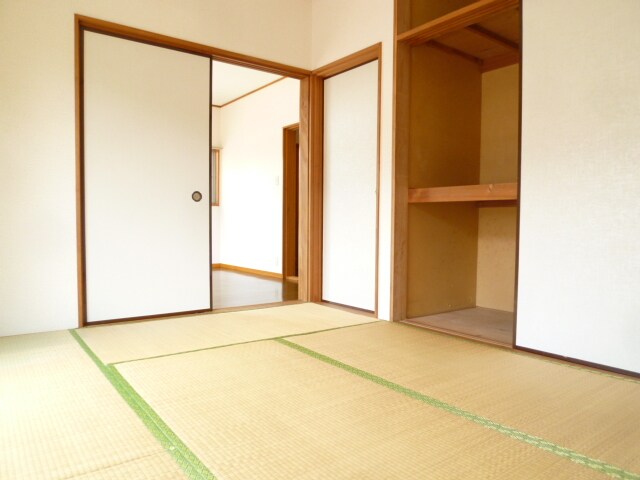物件内観写真6　(和室♪収納有り♪)