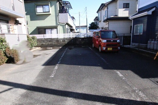 物件外観写真4　(駐車場（空き要確認）)
