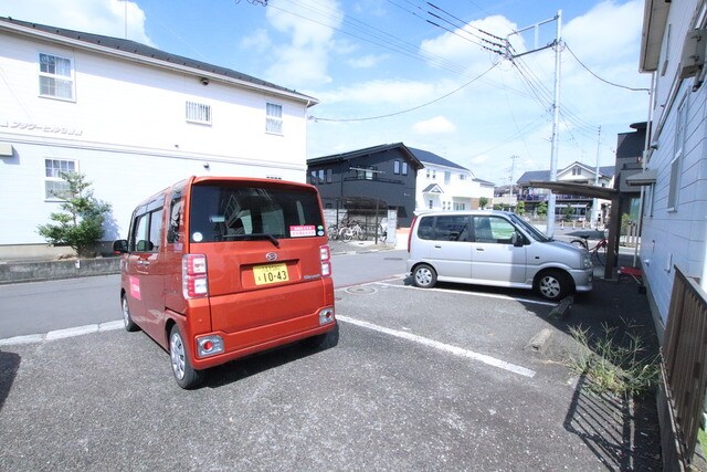 物件外観写真4　(駐車場（要空き確認）)