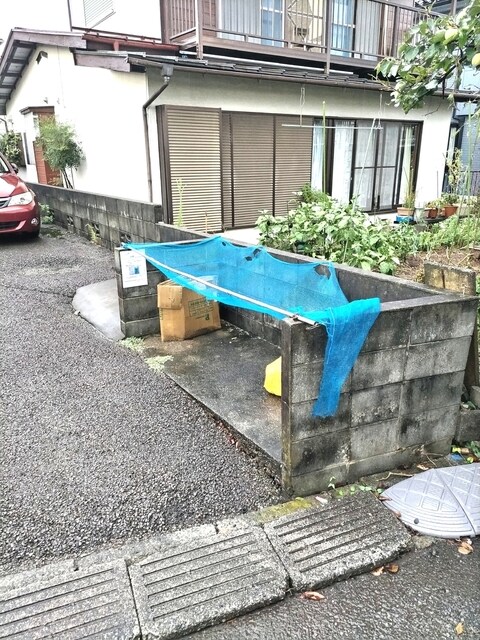 物件内観写真12　(ごみ置き場)