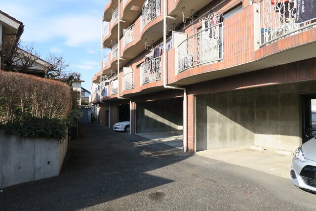 物件外観写真4　(敷地内駐車場(要空き確認）)