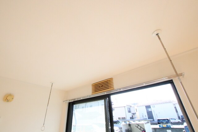 物件内観写真21　(室内物干し)