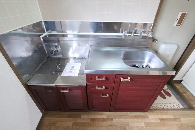 物件内観写真24　(2口ガスコンロ設置可能なキッチン)