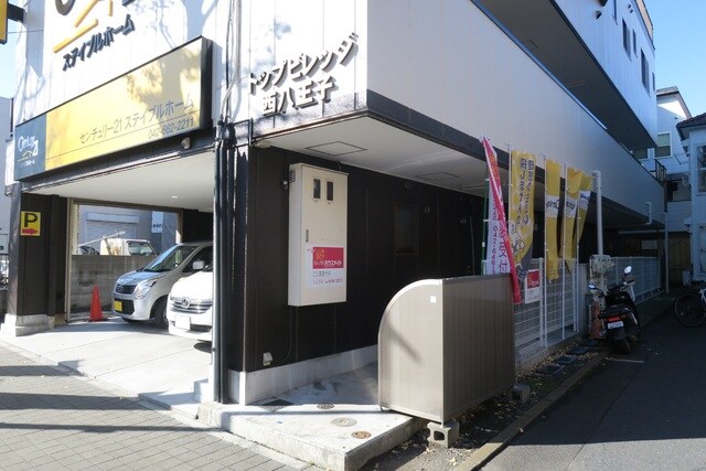 物件外観写真1　(エントランスです。)