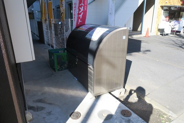 物件外観写真2　(ごみ置き場です。)