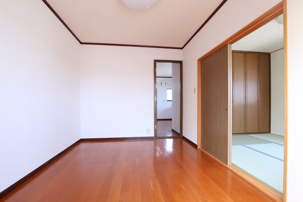 子供部屋(洋室6帖です。照明設備ではありません)
