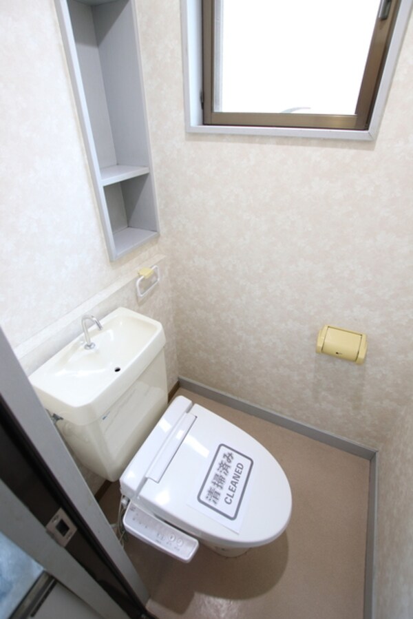 トイレ(温水洗浄付きトイレです♪)
