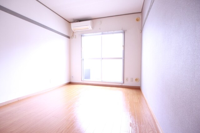 物件内観写真7　(★【洋室6帖】エアコン付きのお部屋★)