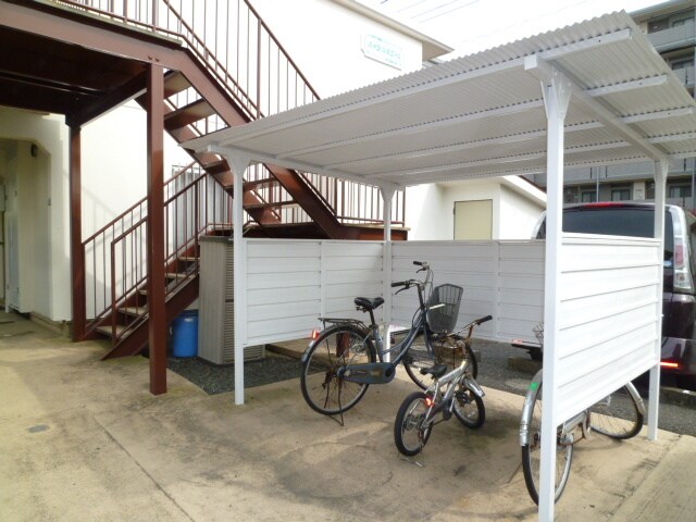 物件外観写真4　(★屋根付駐輪場★（空き状況・使用料等詳細はご確認下さい）)