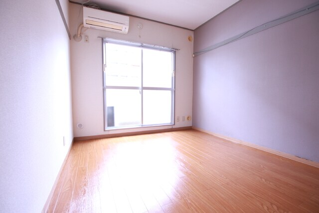 物件内観写真10　(★【洋室6帖】シンプルでレイアウトしやすい洋室★)