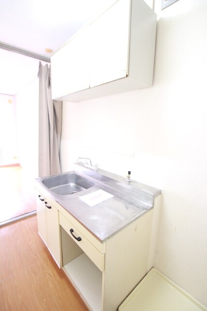 物件内観写真12　(★吊戸棚があり収納豊富なキッチン★)