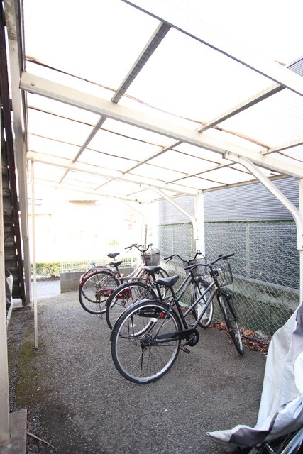 物件外観写真5　(★屋根付駐輪場★（空き状況・使用料等詳細はご確認下さい）)
