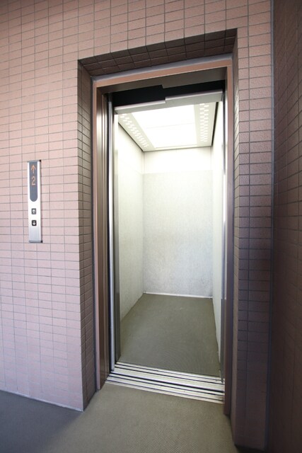 物件外観写真8　(★エレベータあり・重い荷物や疲れた日でも快適に上下階移動★)